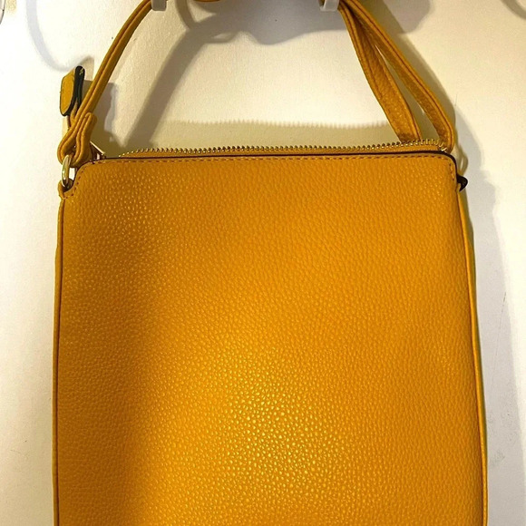 Deluxity Los Angeles Yellow Vegan Peta approved Women Crossbody Messenger - Picture 5 of 17